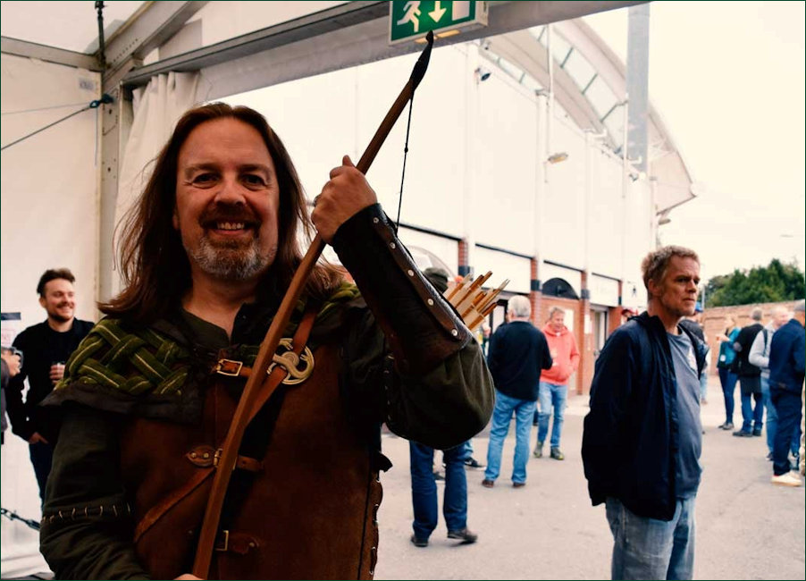 Tim Pollard as Robin Hood